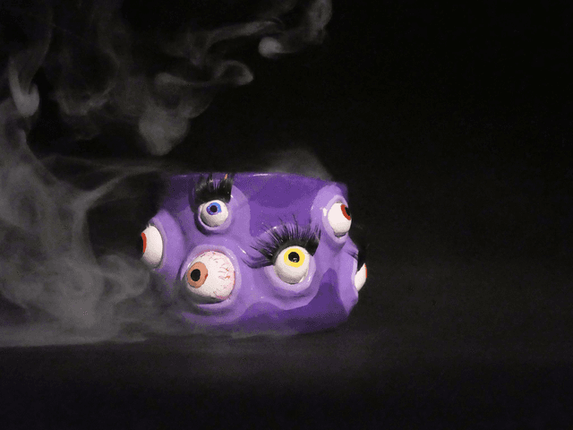 Cendrier &quot;All eyes on me&quot; Curiosité
